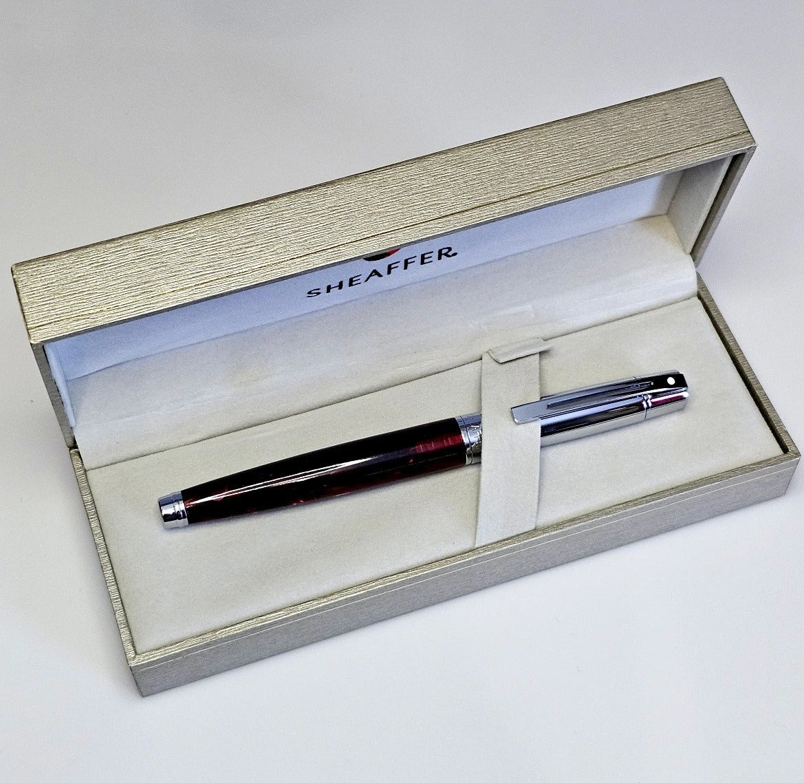 Sheaffer 300 Fountain Pen, Chrome Cap, Iridescent Red Barrel with Chrome Plate Trim